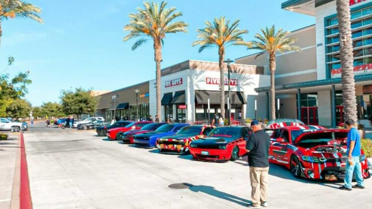 Cars at the Pointe