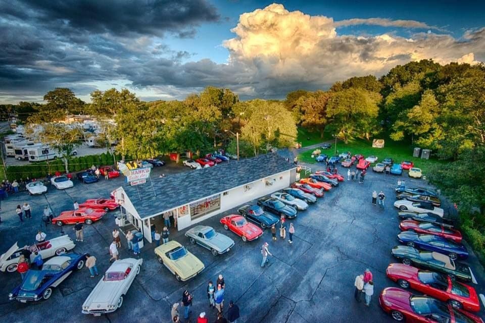 Hank’s Dairy Bar Car Cruise on the Lawn