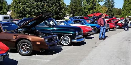 'Cruise In' Car Show