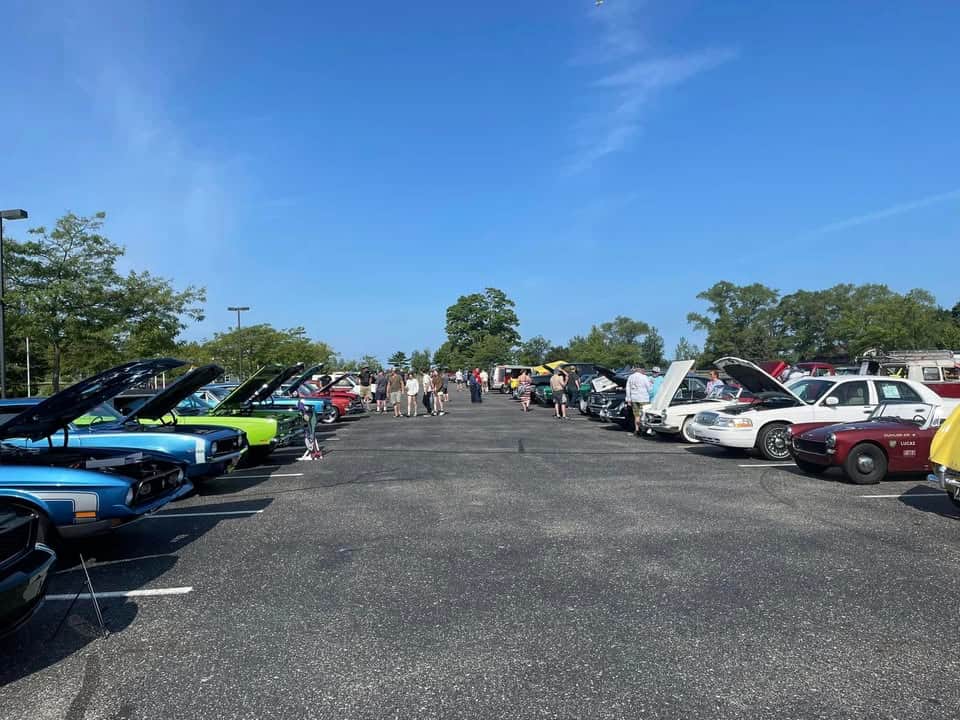 Cruise-In Car Show
