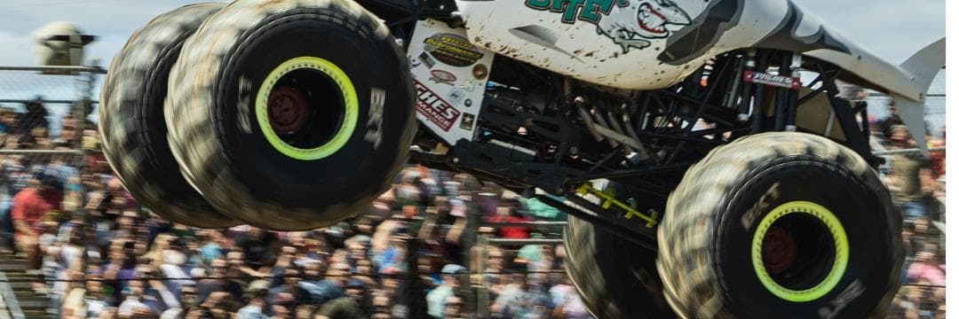 2X MONSTER TRUCKS LIVE